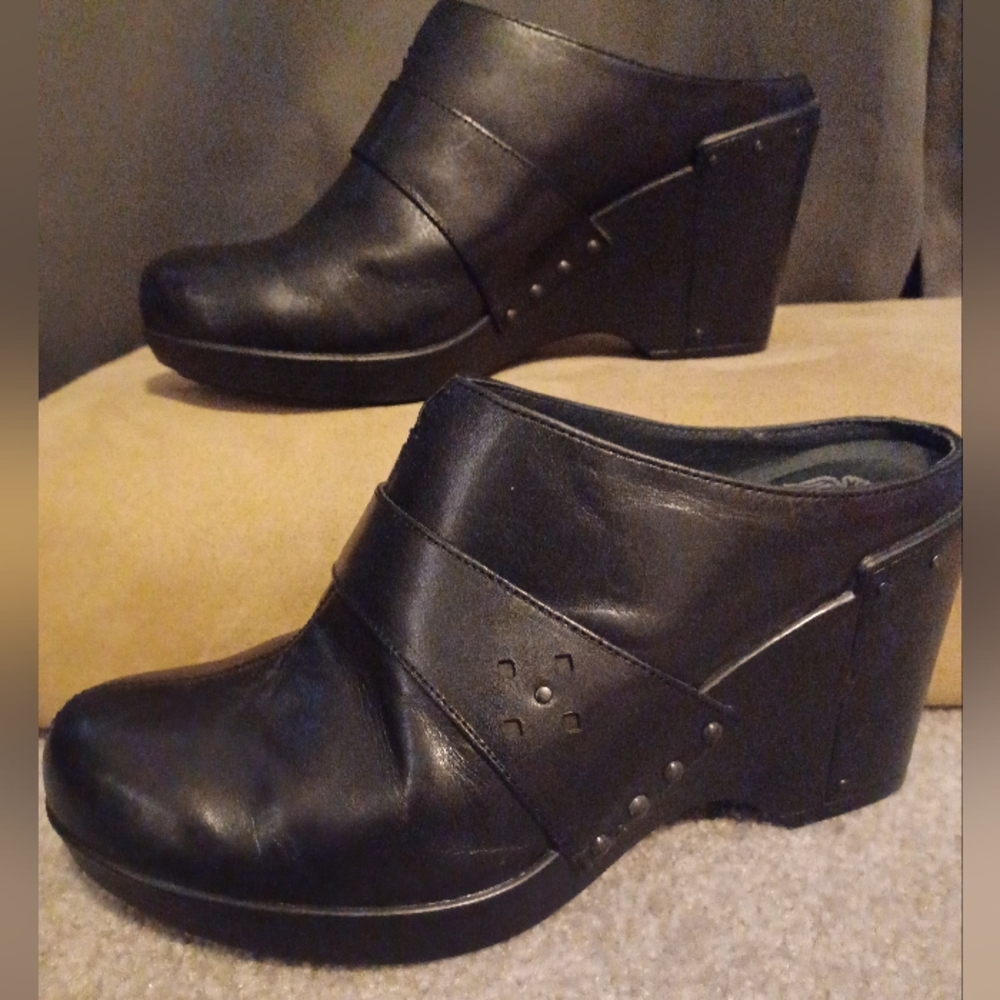 Dansko Healed Clogs Size 41 - image 1